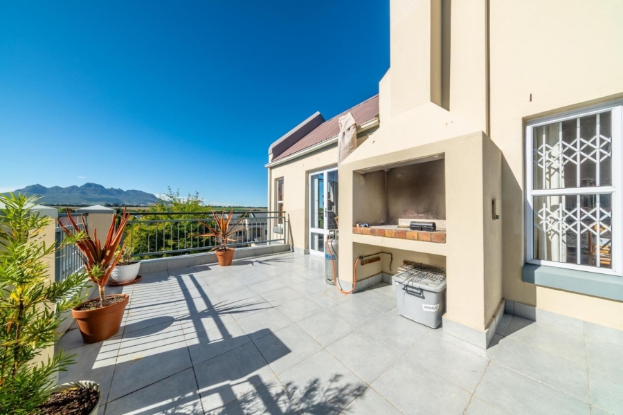 To Let 2 Bedroom Property for Rent in Onder Papegaaiberg Western Cape